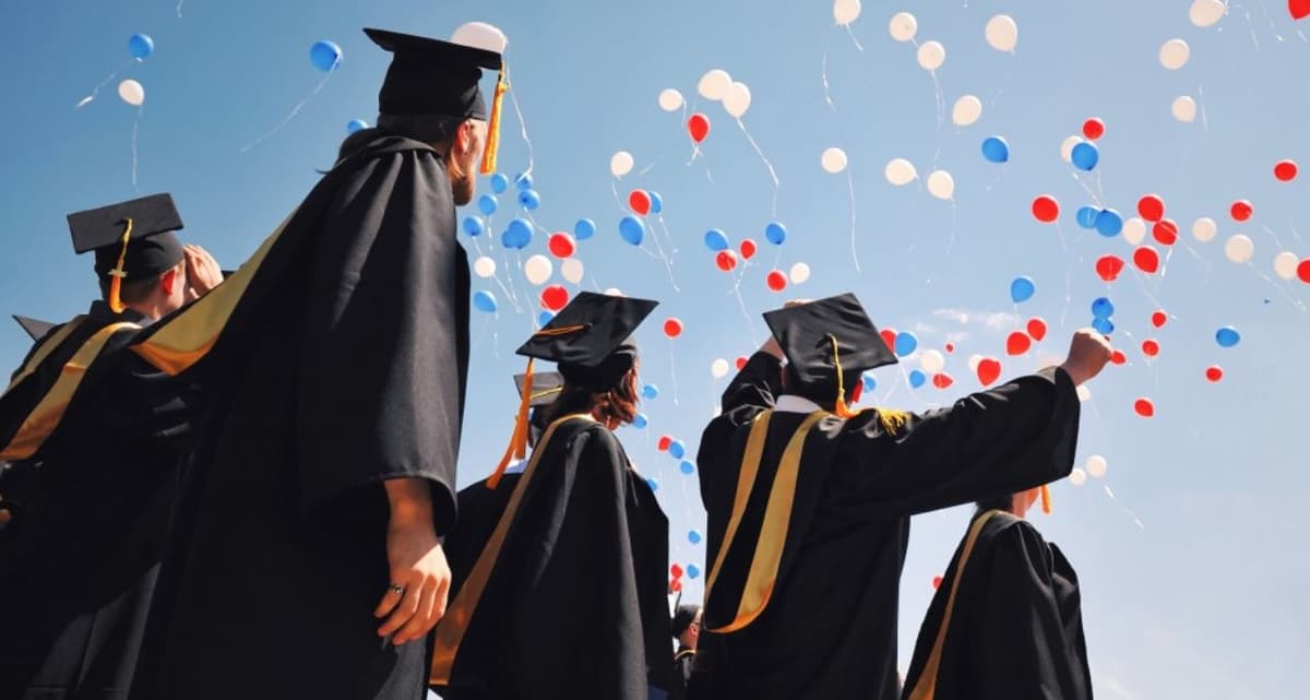 Illustration for 15 Thoughtful Graduation Gifts for New York High School Seniors (2025)